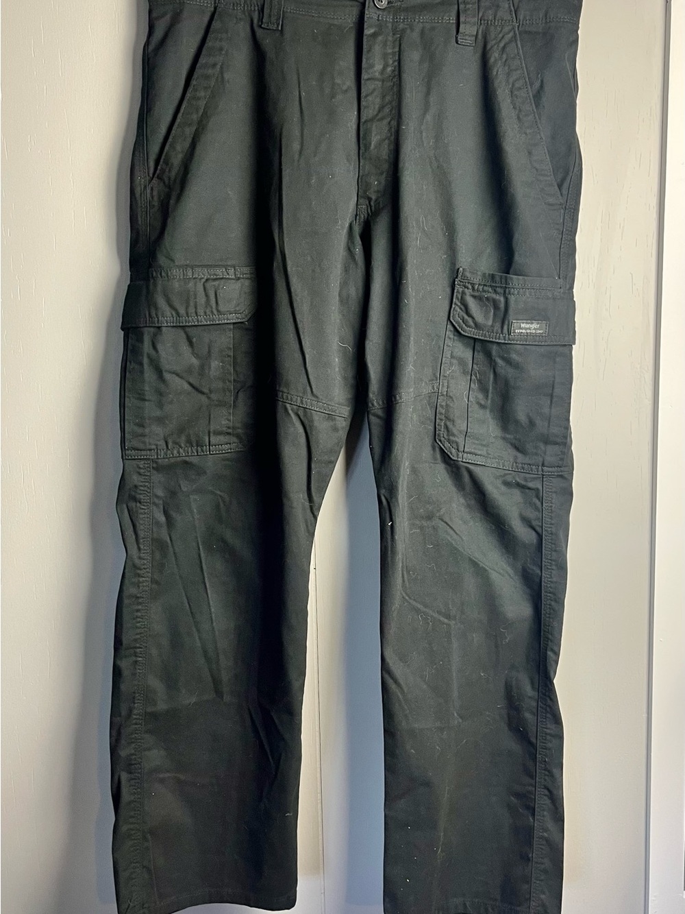 Men's Black Wrangler Cargo Pants, relaxed fit, 34x30